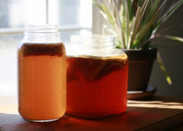 Сколько содержится алкоголя в чайном грибе. Как влияет употребление подобного напитка на ЦНС.
